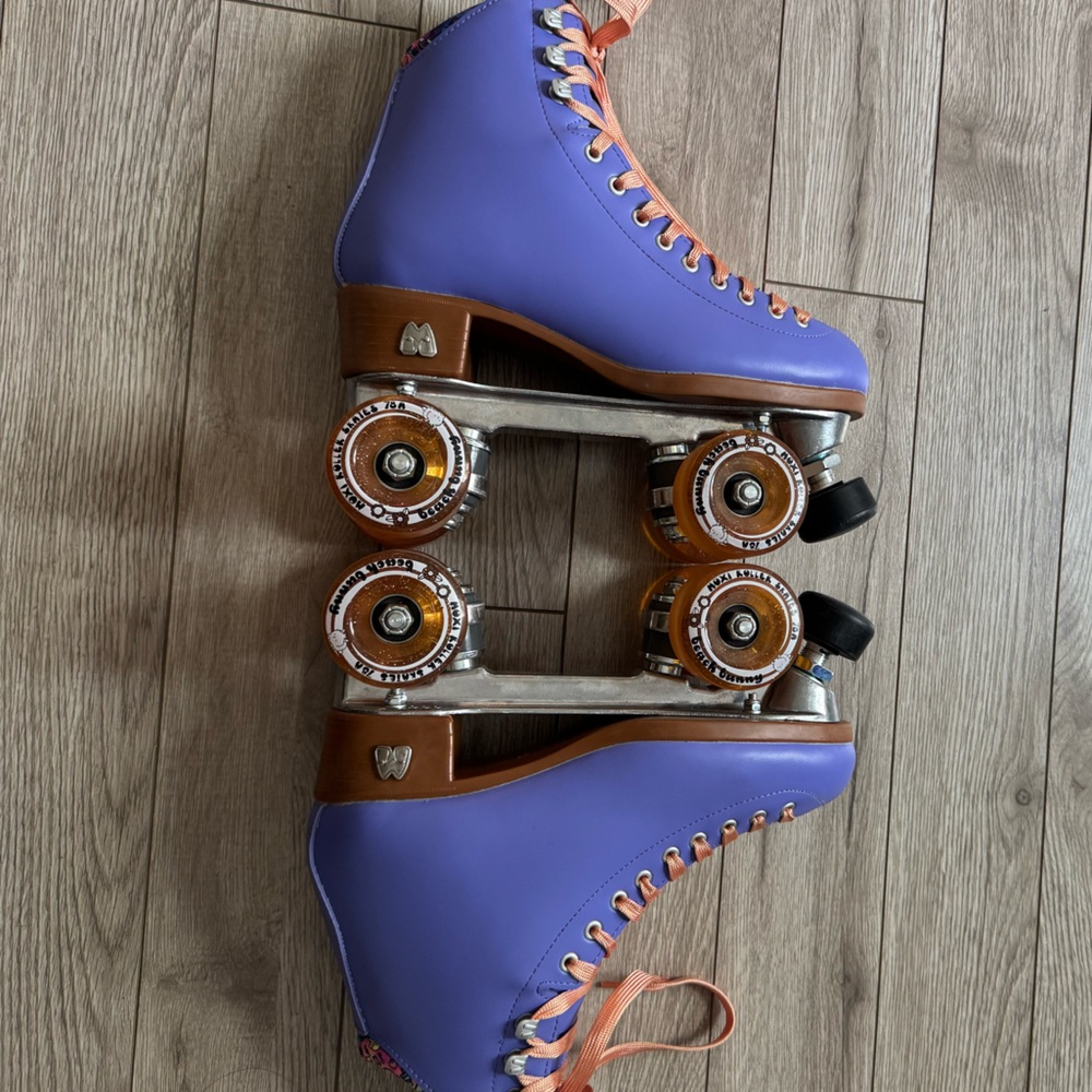 Moxi Beach Bunny Roller Skates - Picture 5 of 9
